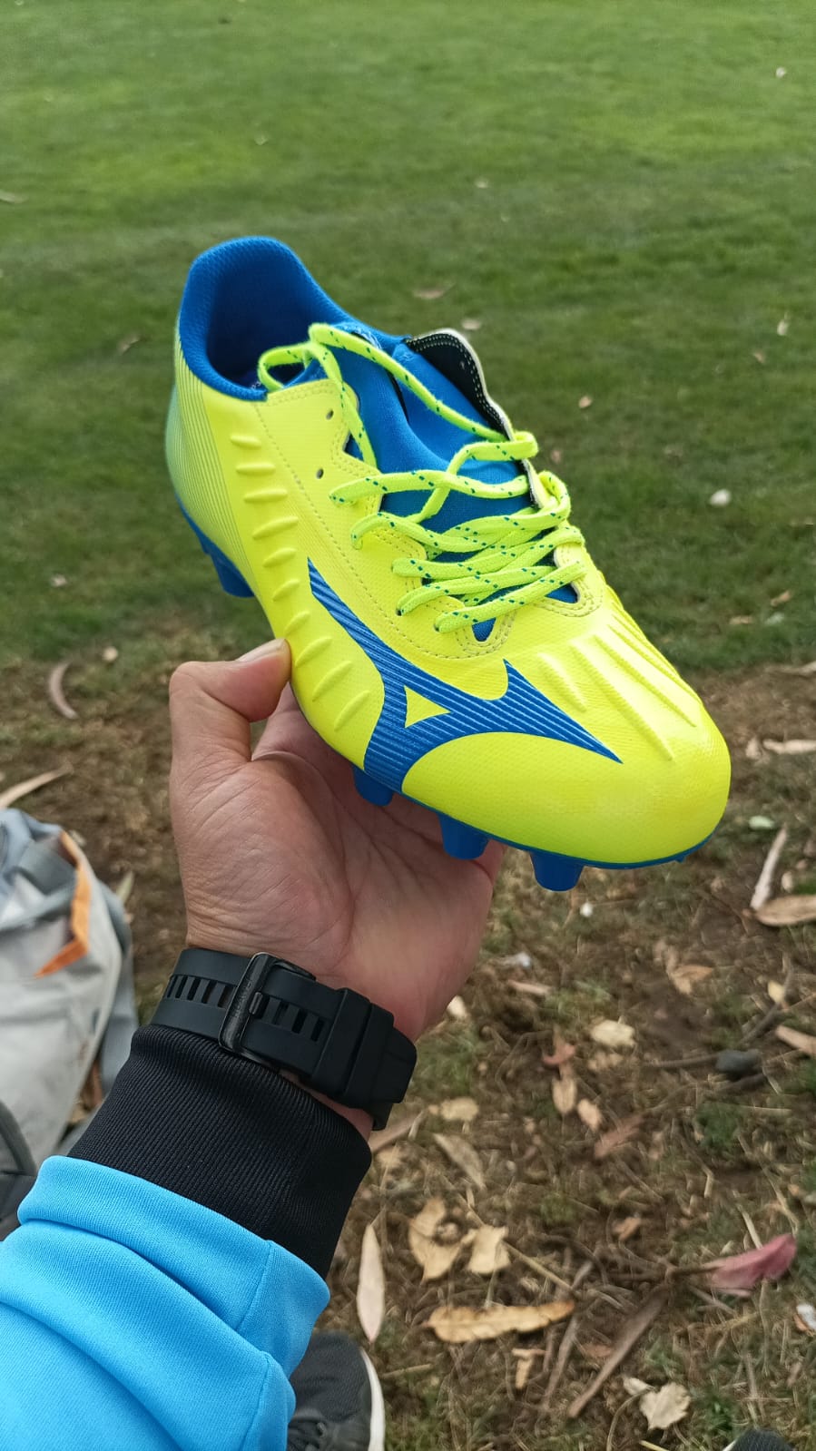 Mizuno Rebula V3 Soccer Cleat Amarillo-Azul ⚡Última Unidad⚡